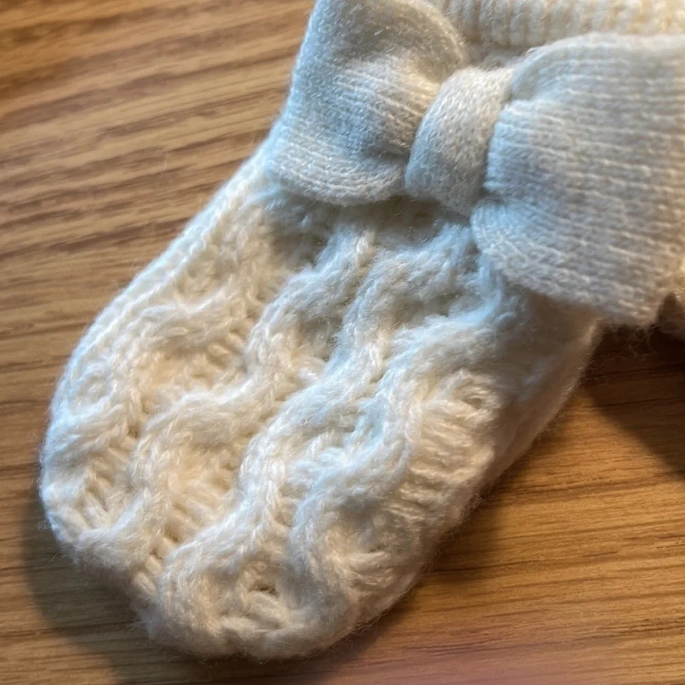 JANIE And Jack Ivory Bow Detail Mittens/Glove’s P/3/A1170